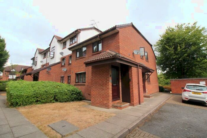 2 Bedroom Maisonette To Rent In Swallow Close, Greenhithe, Kent, DA9