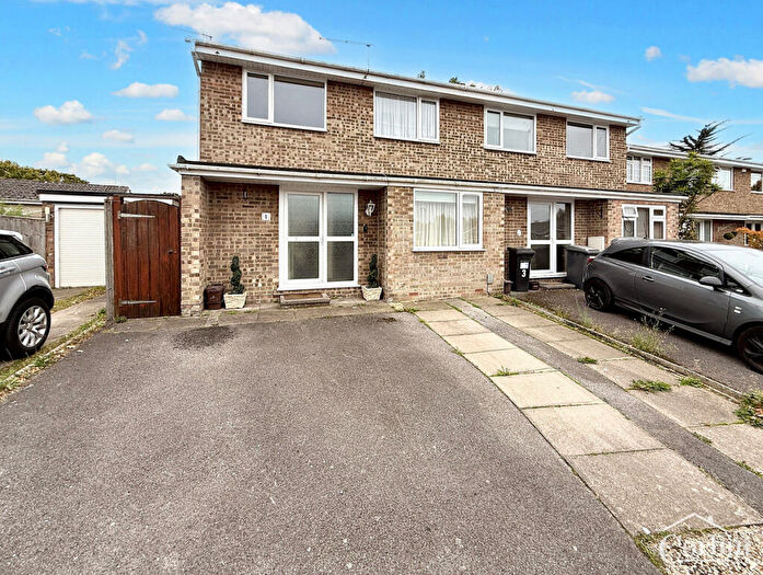 3 Bedroom Semi-Detached House For Sale In Glenmeadows Drive, Bournemouth, BH10