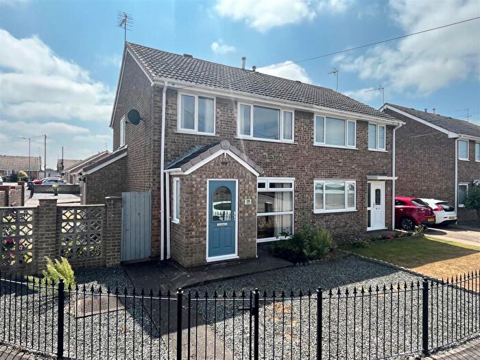 3 Bedroom Semi-Detached House For Sale In Broad Oak, Bilton, Hull, HU11