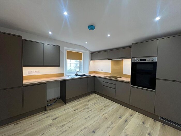 2 Bedroom Flat To Rent In Sands Road, Paignton, TQ4