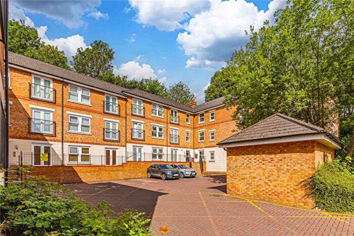 2 Bedroom Apartment For Sale In Adrian Close, Boxmoor, Hemel Hempstead, Hertfordshire, HP1