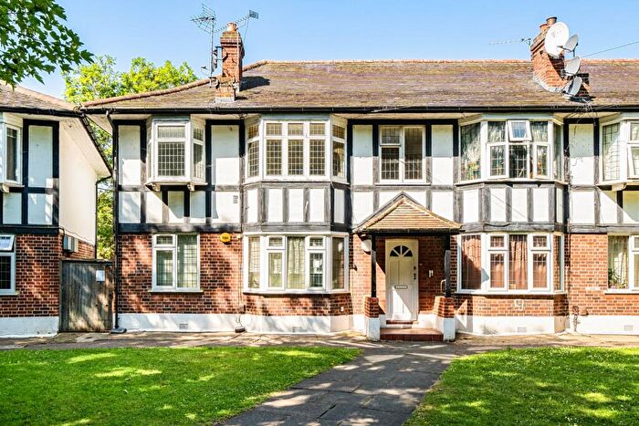 2 Bedroom Apartment For Sale In Tudor Court, Walthamstow, E17