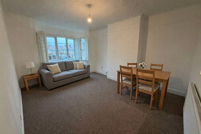 2 Bedroom Flat To Rent In St Ronans, Nether Street, N3
