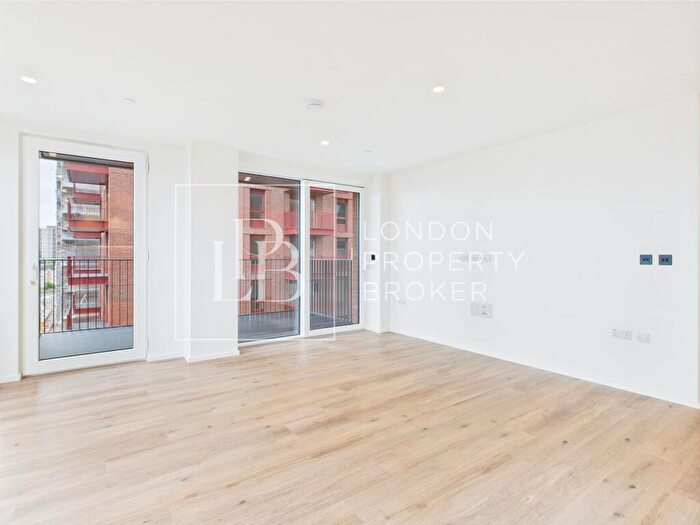 2 Bedroom Apartment To Rent In Barnacle House, Heron Wharf, E14