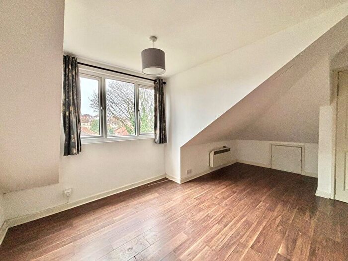 Studio To Rent In Bitterne Road West, Southampton, SO18