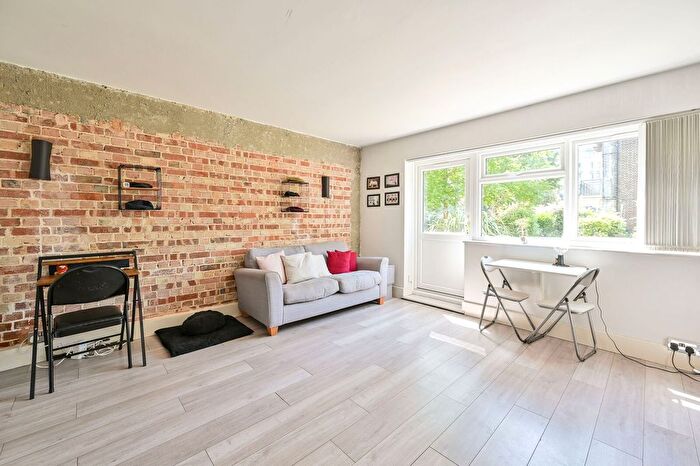 Studio To Rent In St Saviours Estate, Bermondsey, London, SE1