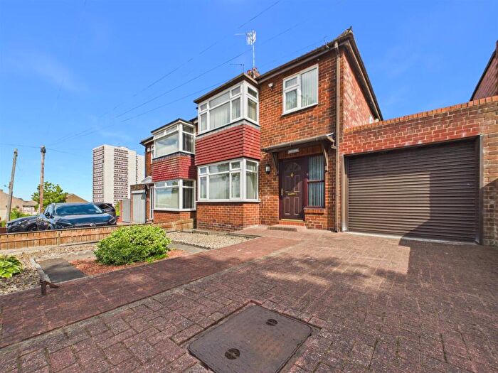 3 Bedroom Semi Detached House For Sale In Coldwell Lane, Windy Nook, Gateshead, NE10
