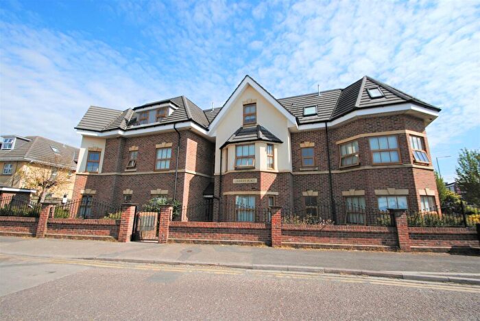 2 Bedroom Flat To Rent In Methuen Close, Bournemouth, Dorset, BH8