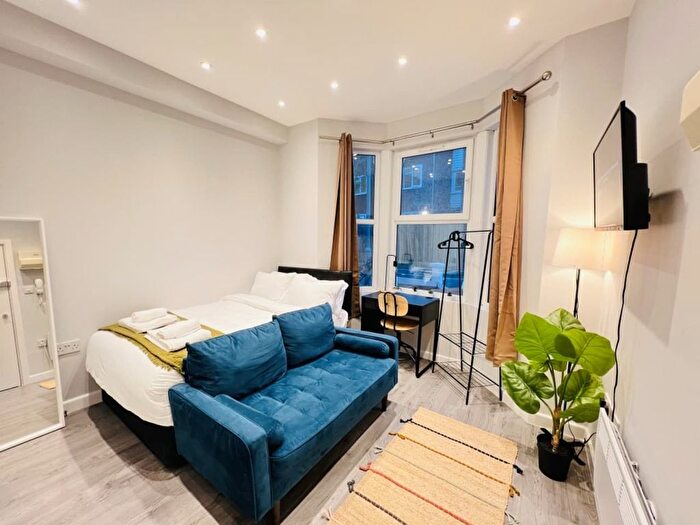 1 Bedroom Studio To Rent In Musjid Road, London, SW11