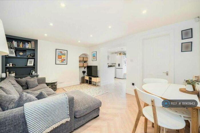 2 Bedroom Flat To Rent In Gipsy Road, London, SE27