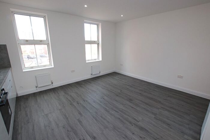 1 Bedroom Flat To Rent In Queens Road, Reading, RG1