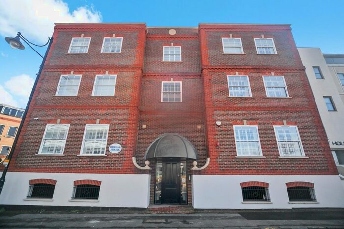 2 Bedroom Flat To Rent In Bridge House, Bridge Street, Staines-Upon-Thames, Middlesex, TW18