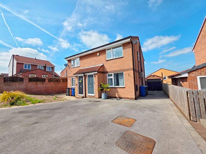 3 Bedroom Semi-Detached House For Sale In Swallow Close, Darton, Barnsley, S75