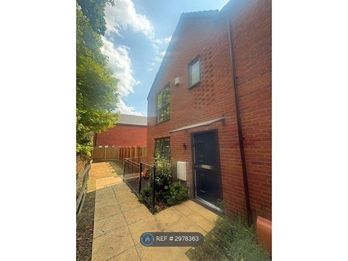 3 Bedroom Semi-Detached House To Rent In Eastwell Walk, Leicester, LE4