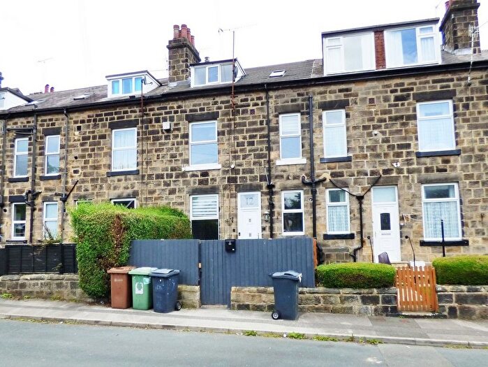 3 Bedroom Terraced House For Sale In Wellington Mount, Leeds, LS13
