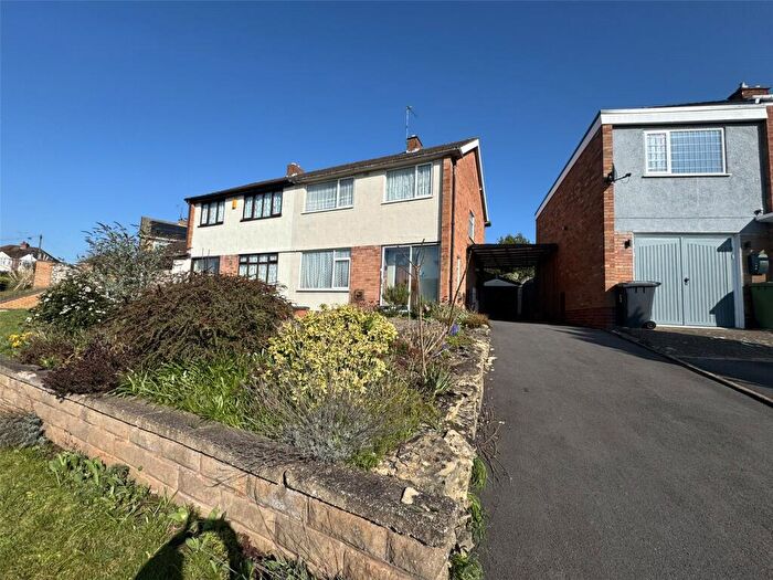 3 Bedroom Semi Detached House For Sale In Kendlewood Road, Kidderminster, Worcestershire, DY10