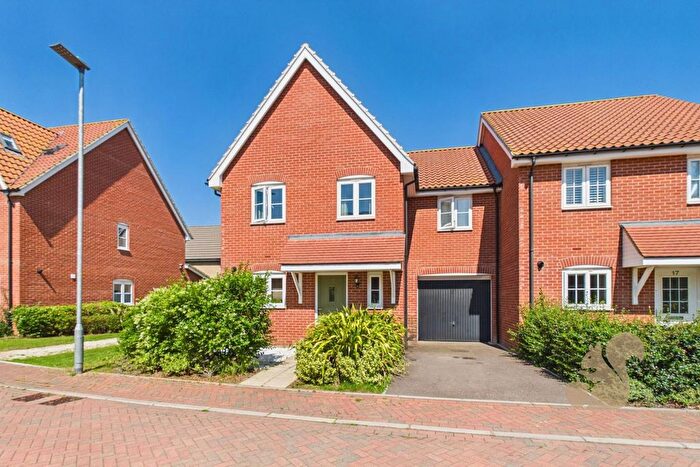 4 Bedroom Link Detached House For Sale In Shearing Street, Bury St. Edmunds, IP32