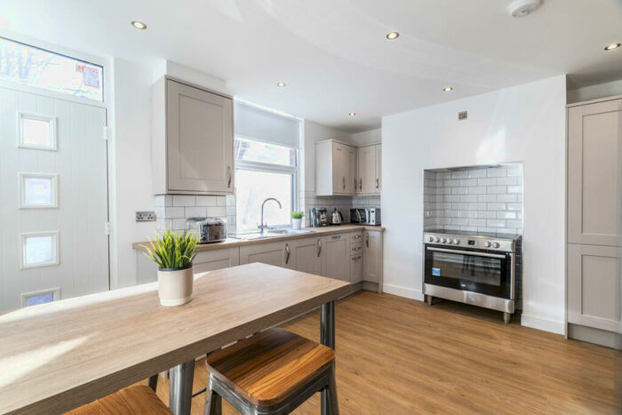 6 Bedroom Terraced House To Rent In Woodsley Road, Leeds, LS3