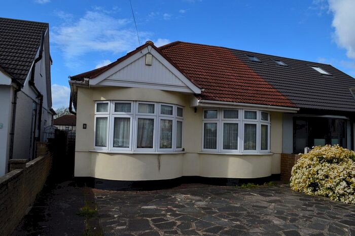 3 Bedroom Bungalow To Rent In Rothbury Avenue, Rainham, RM13