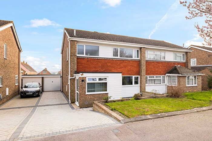 4 Bedroom Semi-Detached House For Sale In Linksway, Folkestone, CT19