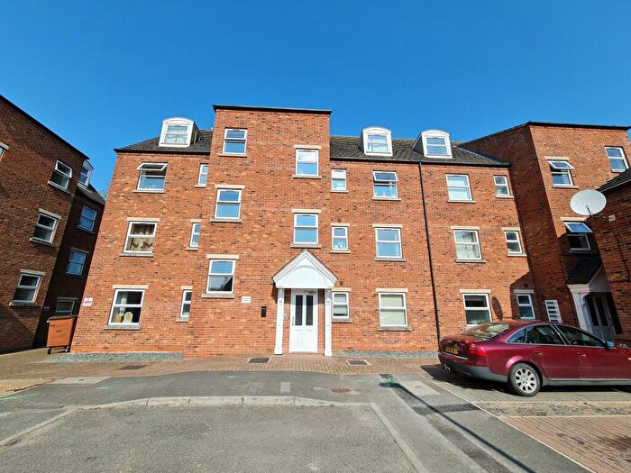 2 Bedroom Flat To Rent In Willow Tree Close, Lincoln, LN5