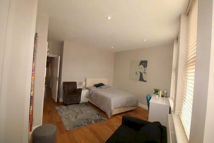 Studio To Rent In Lithos Road, London NW3