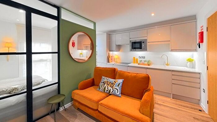 Studio To Rent In Silver Belvoir- Studio |Verney St, EX1