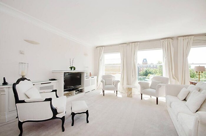 2 Bedroom Flat For Sale In Earls Court Square, Earls Court, London, SW5