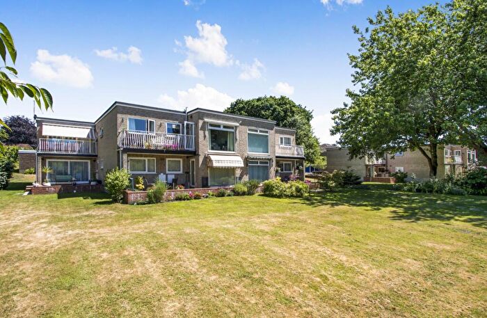 2 Bedroom Flat To Rent In Christchurch, BH23