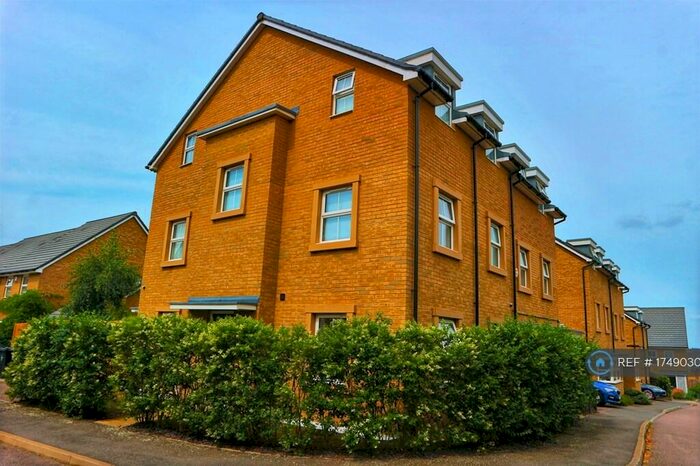 4 Bedroom Semi-Detached House To Rent In Perrin Road, Dartford, DA1