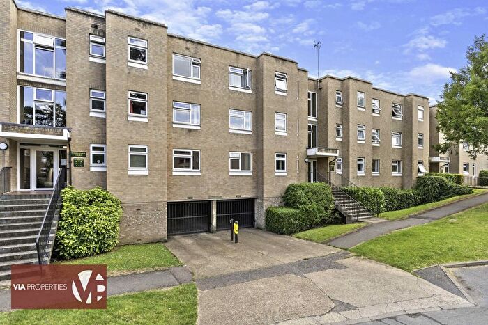 2 Bedroom Flat To Rent In Woodgrange Court, Rawdon Drive, Hoddesdon, EN11