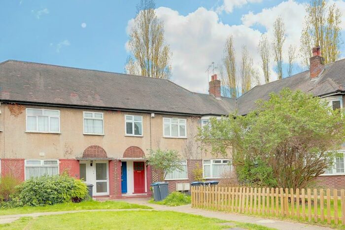 2 Bedroom Ground Maisonette To Rent In Beresford Gardens, Enfield, EN1