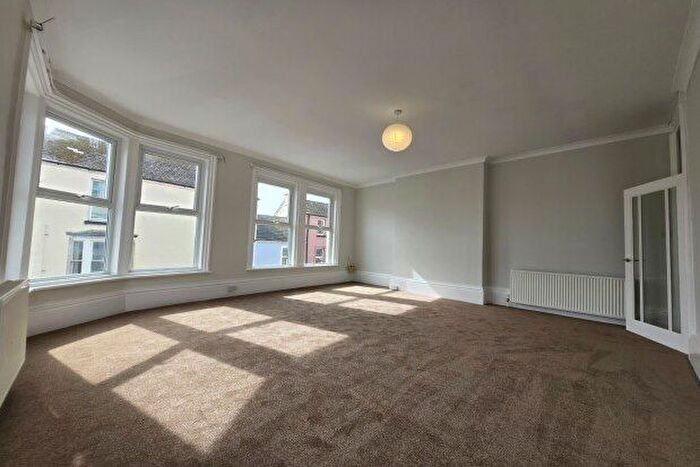 2 Bedroom Flat To Rent In Park Road, Dawlish, EX7