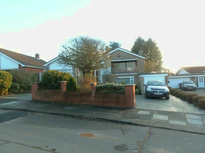 3 Bedroom Detached House To Rent In Wendover Way, Luton, LU2