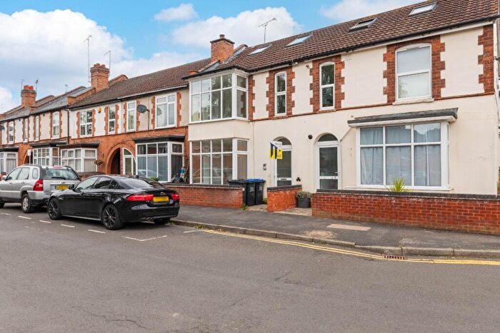 2 Bedroom Flat For Sale In Woodville Road, Warwick, CV34