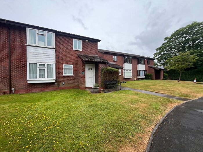 2 Bedroom Maisonette To Rent In Burnham Meadow, Birmingham, West Midlands, B28
