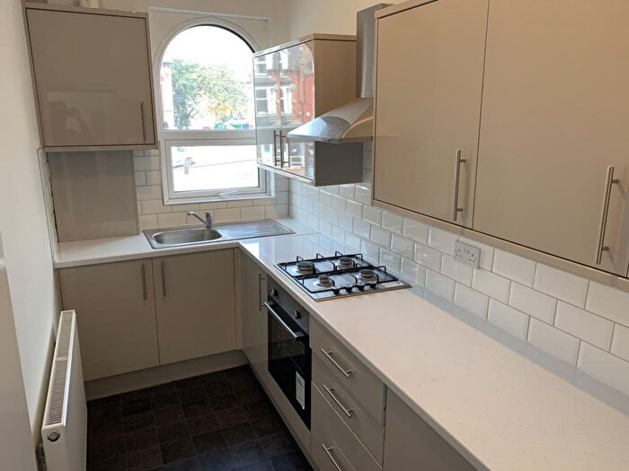 2 Bedroom Flat To Rent In Woodsley Road, Hyde Park, Leeds, LS3