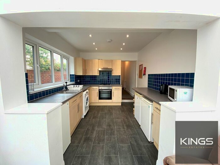 5 Bedroom End Of Terrace House To Rent In Talbot Road, Southsea, PO4