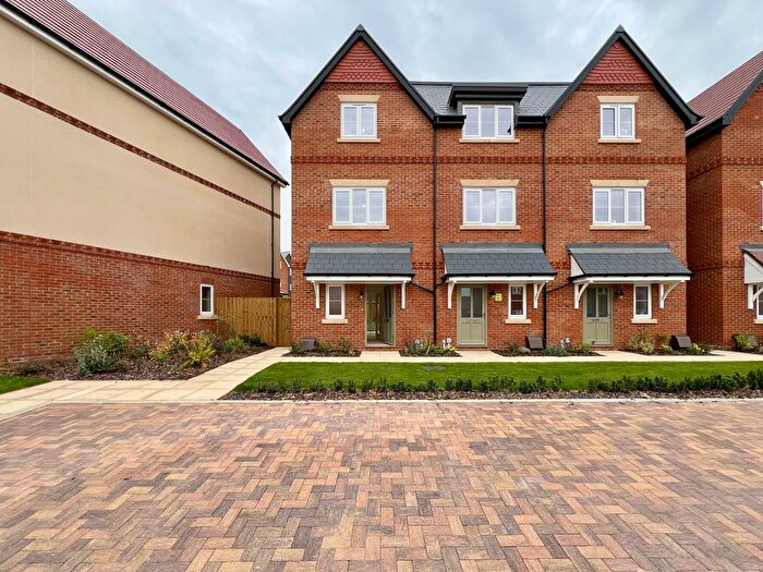 3 Bedroom Terraced House To Rent In High Wycombe, HP10