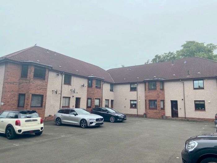 3 Bedroom Flat To Rent In Old Glasgow Road, Glasgow, G71