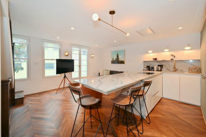 2 Bedroom Mews To Rent In Alba Place, London, W11