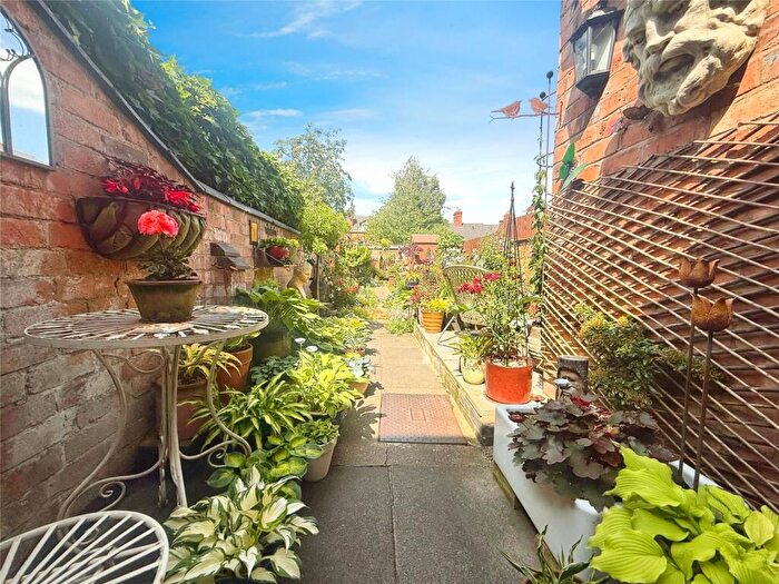 2 Bedroom End Of Terrace House For Sale In Lorraine Road, Aylestone, Leicester, LE2