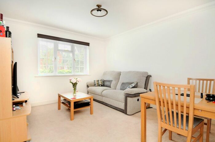 2 Bedroom Flat To Rent In St. Leonards Road, Windsor, SL4