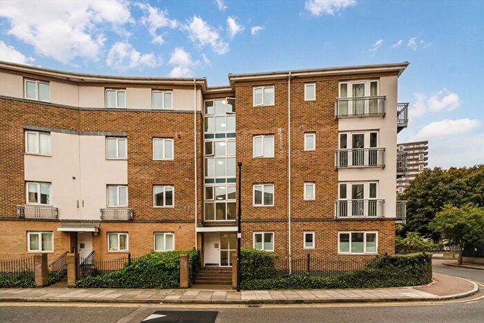 2 Bedroom Flat To Rent In Morton Close, Wapping, E1