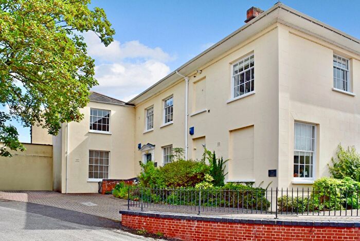 2 Bedroom Flat For Sale In The Mount, Taunton, TA1