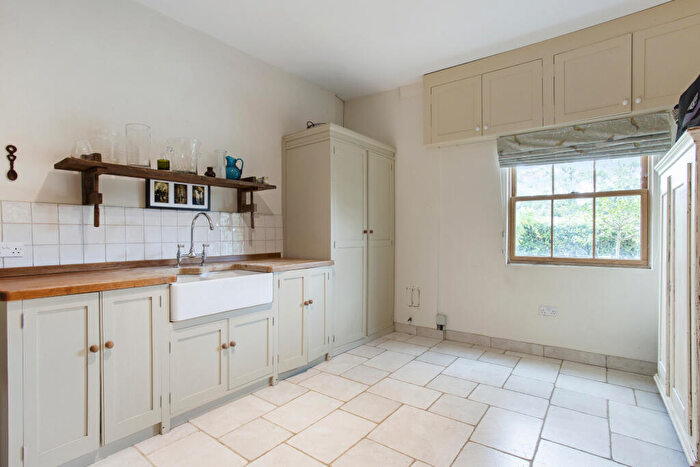 5 Bedroom Detached House For Sale In Beenhams Heath, Reading, RG10
