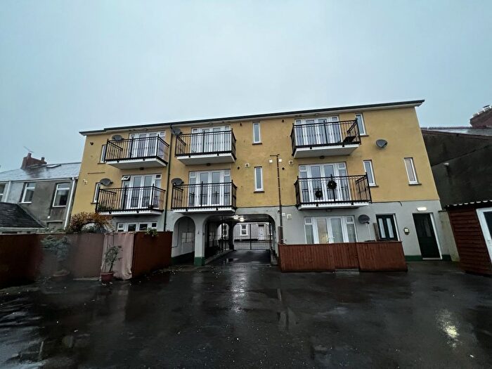 2 Bedroom Flat To Rent In Golygfa Tywi, Priory St, Carmarthen, SA31