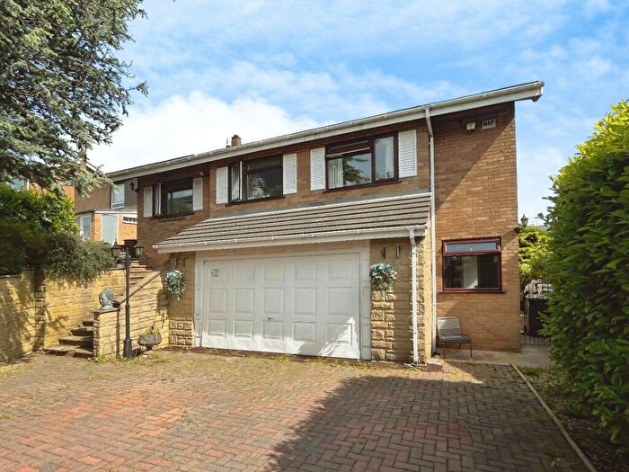 4 Bedroom Detached House For Sale In Heath Road, Glossop, Derbyshire, SK13