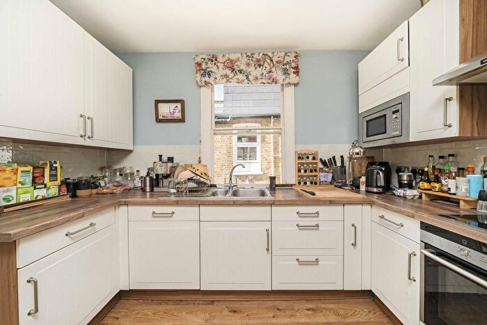 2 Bedroom Flat To Rent In Duntshill Road, Earlsfield, SW18