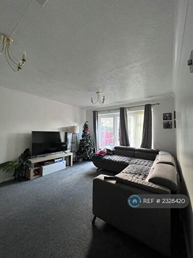 3 Bedroom End Of Terrace House To Rent In Snipe Close, Erith, DA8